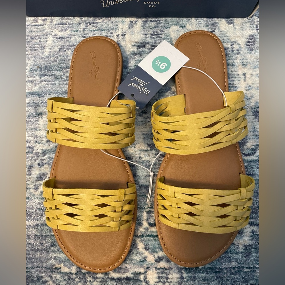 Universal Thread NEW Addie Yellow Woven Sandals size 9.5